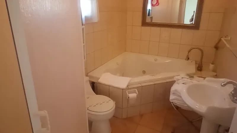 Sea Breeze Inn Jacuzzi room