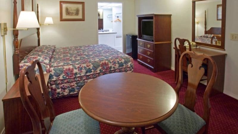 Americas Best Value Inn Lansing hotel photo 3