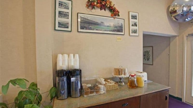 Americas Best Value Inn Lansing hotel photo 4