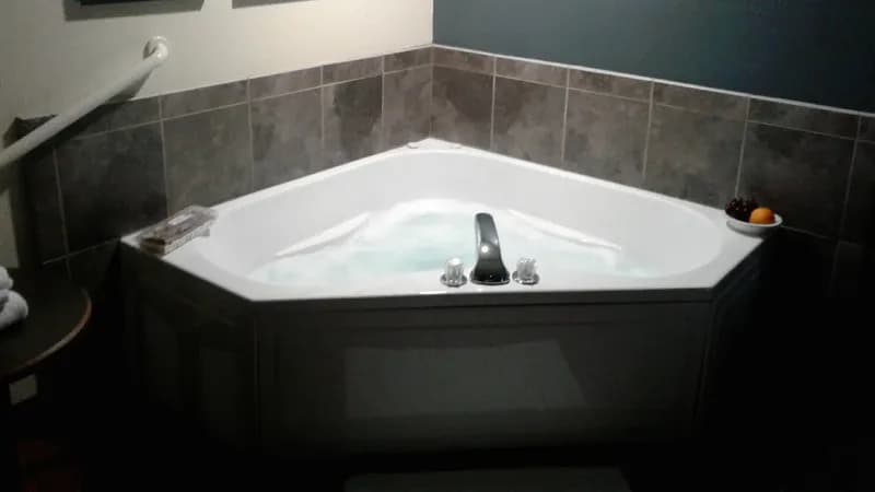 AmericInn by Wyndham Bay City hotel photo 3