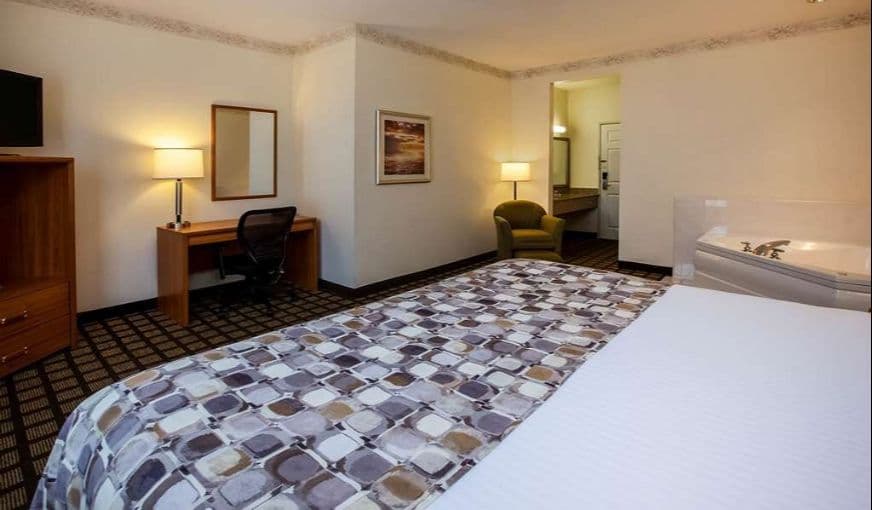 Baymont by Wyndham Mackinaw City hotel photo 2