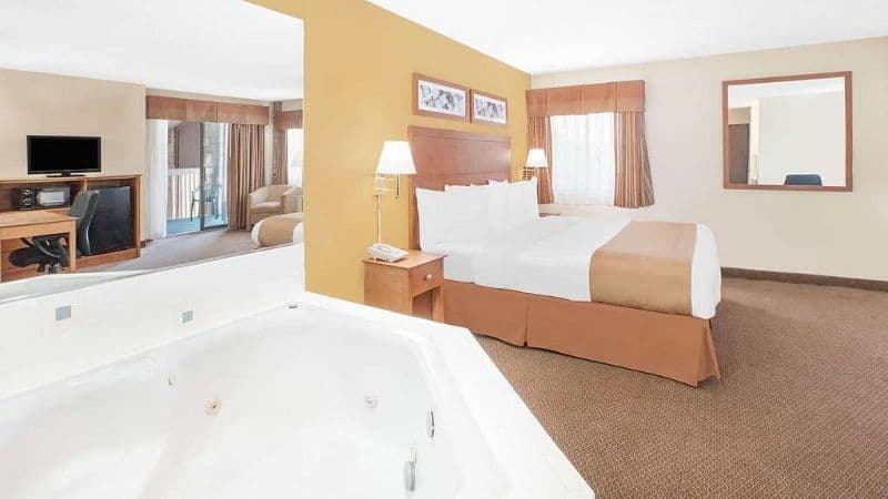Baymont by Wyndham Port Huron hotel photo 2
