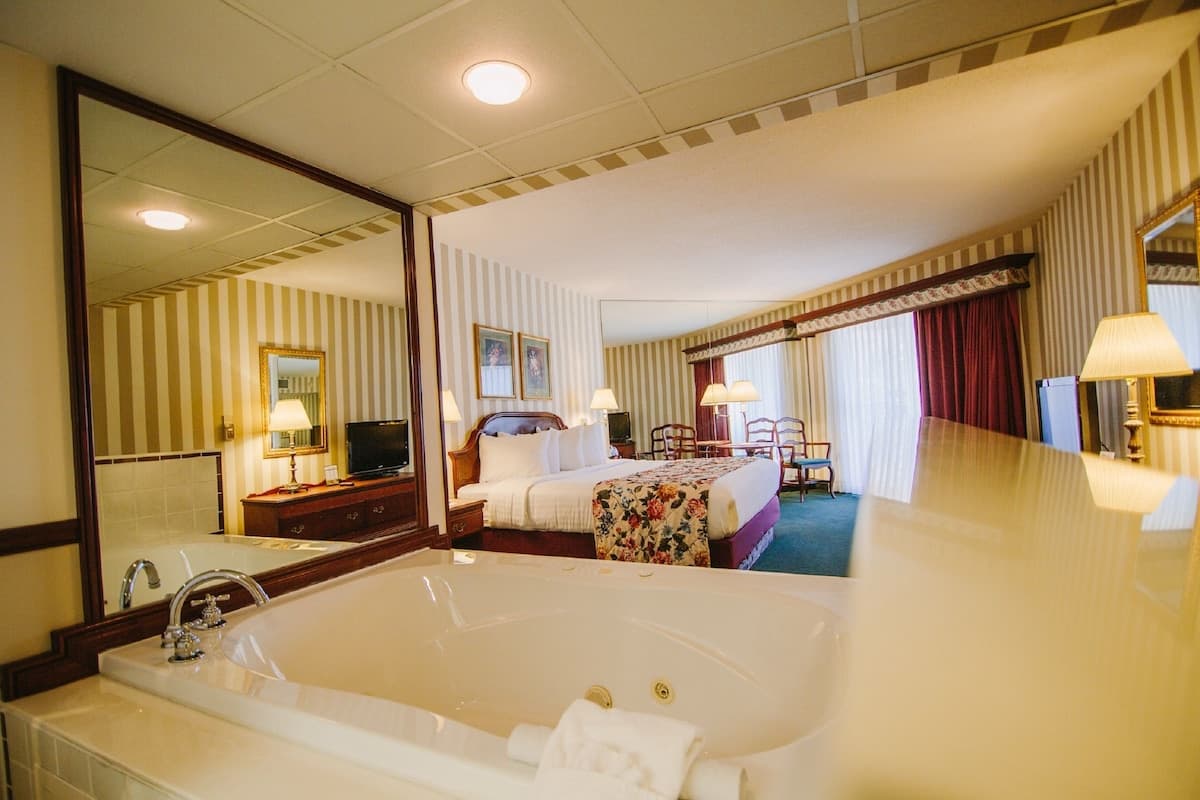 Bayshore Resort Jacuzzi room