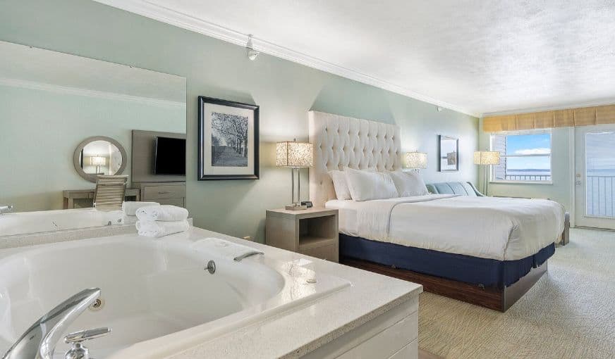 Cherry Tree Inn & Suites Jacuzzi room