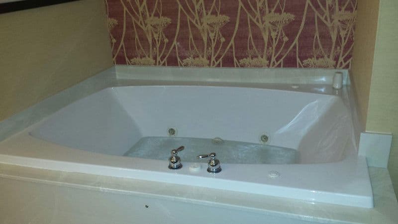 Courtyard by Marriott Traverse City Jacuzzi room