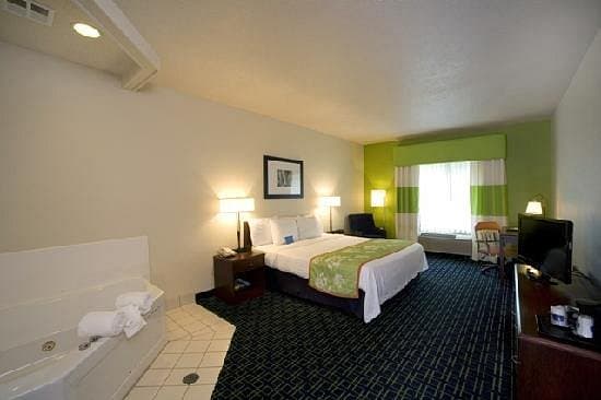 Fairfield Inn & Suites Traverse City Jacuzzi room