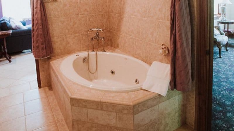 Grey Hare Inn Jacuzzi room