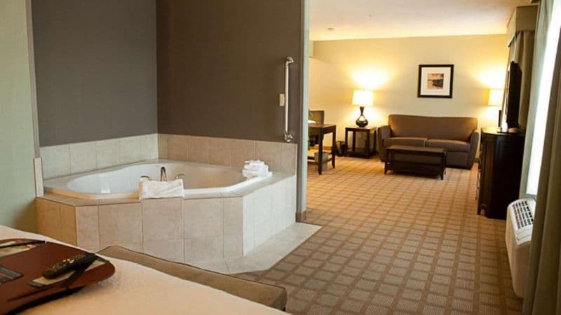 Hampton Inn & Suites Detroit-Canton Jacuzzi room