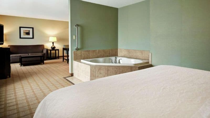 Hampton Inn & Suites Detroit-Canton hotel photo 2