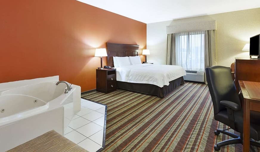 Hampton Inn Detroit/Southgate Jacuzzi room