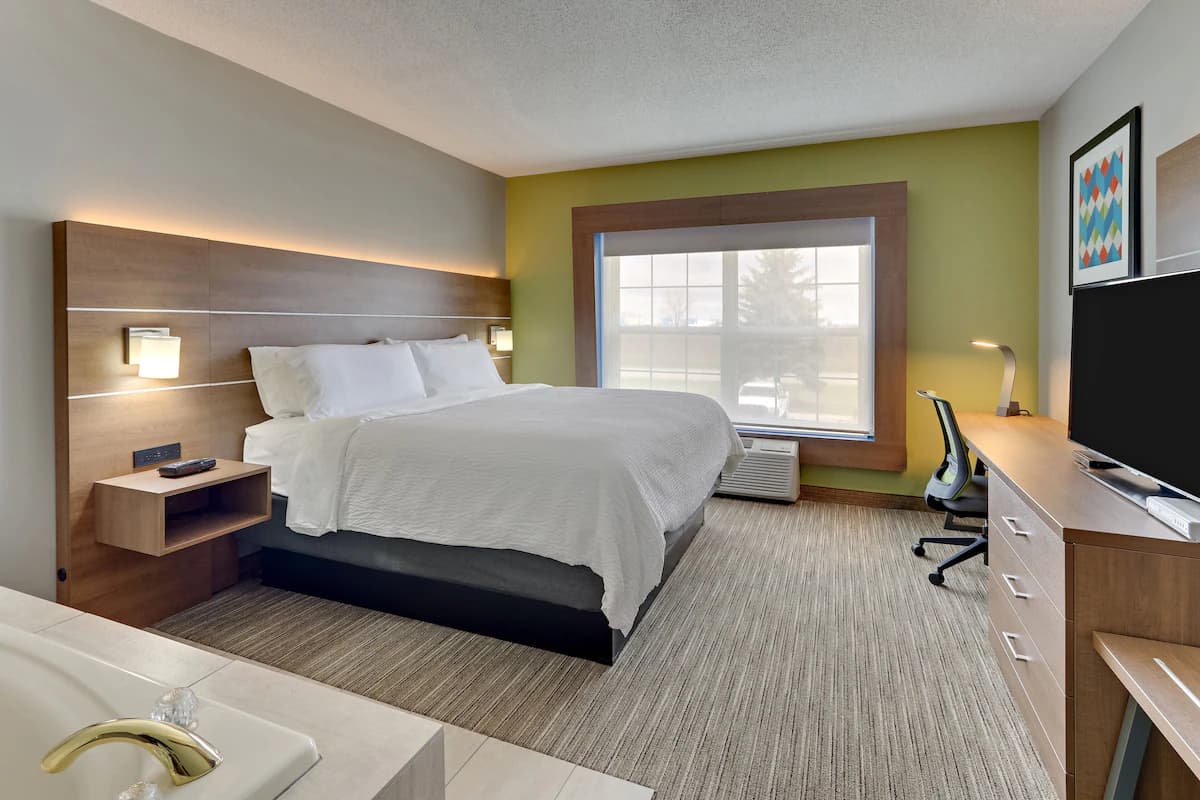 Holiday Inn Express & Suites Bad Axe Jacuzzi room
