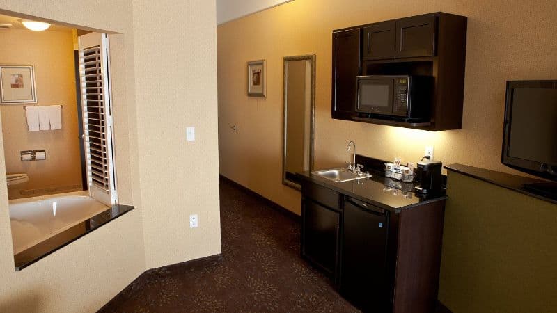 Holiday Inn Express & Suites Lansing-Dimondale hotel photo 4
