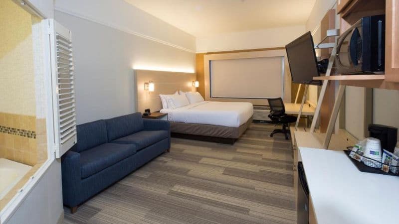 Holiday Inn Express & Suites Rochester Hills – Detroit Area By IHG hotel photo 2