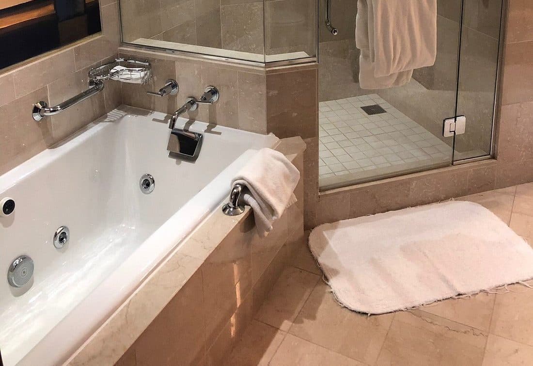 JW Marriott Grand Rapids Jacuzzi room