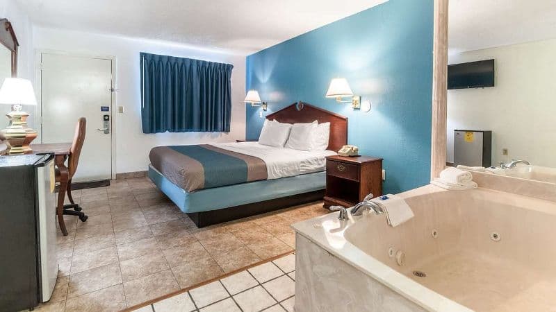 Motel 6 Southgate, Mi – Detroit Jacuzzi room