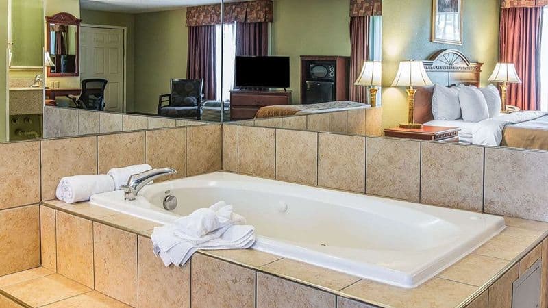 Quality Inn & Suites Ann Arbor Hwy 23 hotel photo 2