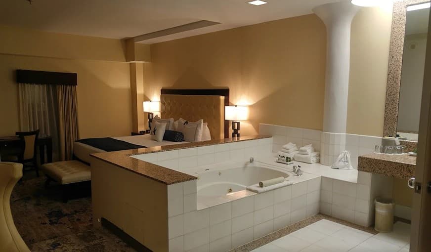 The Atheneum Jacuzzi room