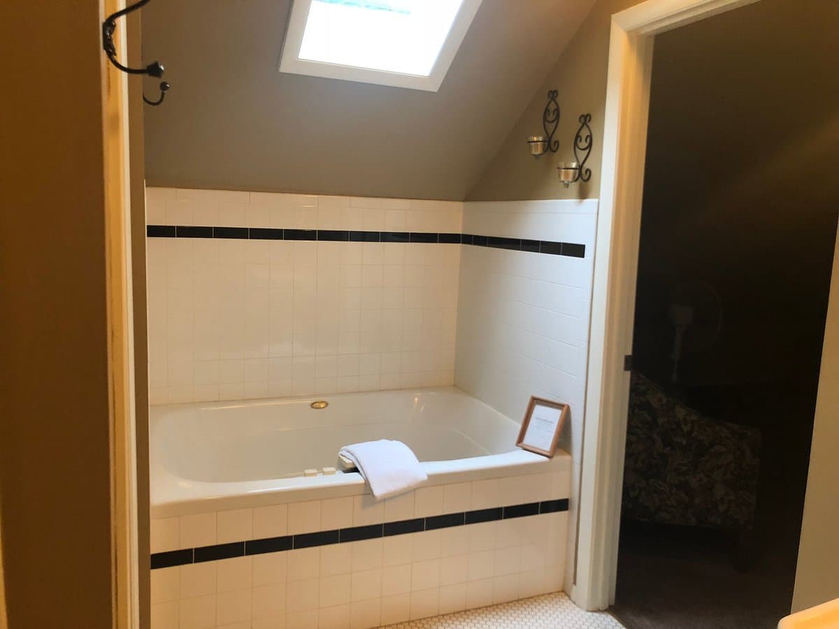 The Inn At Union Pier Jacuzzi room