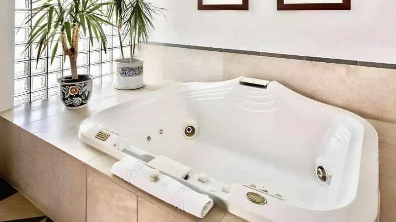 Weber’s Boutique Hotel Jacuzzi room