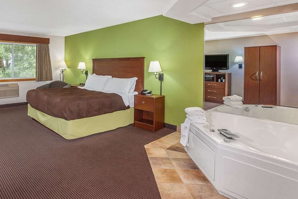 AmericInn by Wyndham Stillwater hotel photo 3