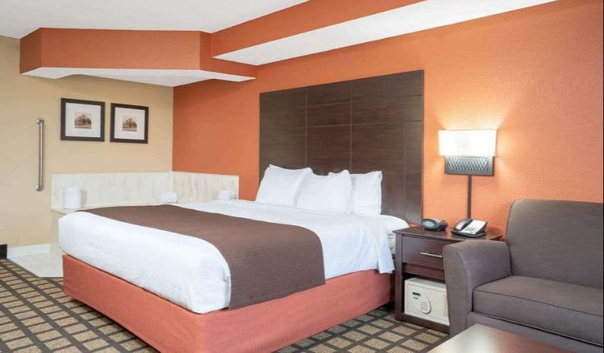 Baymont by Wyndham Lakeville hotel photo 2