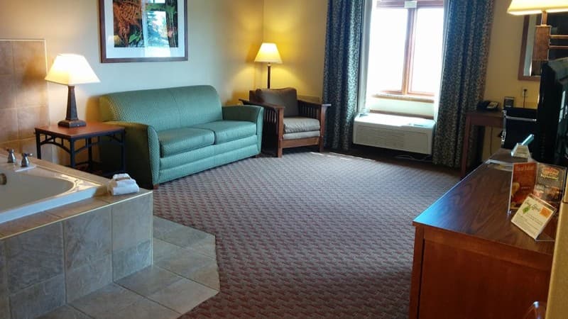Canal Park Lodge Jacuzzi room