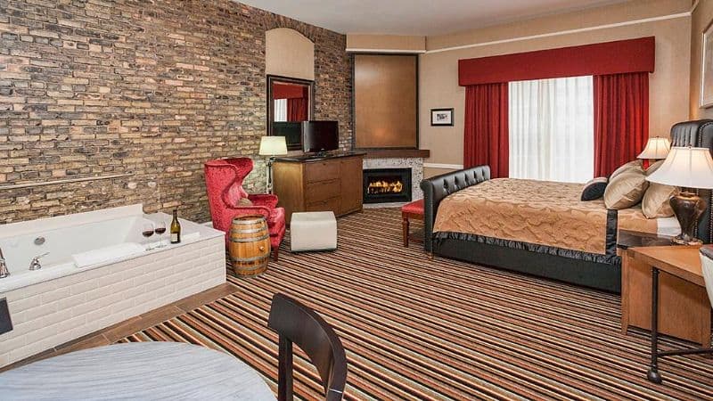 Fitger’s Inn Jacuzzi room