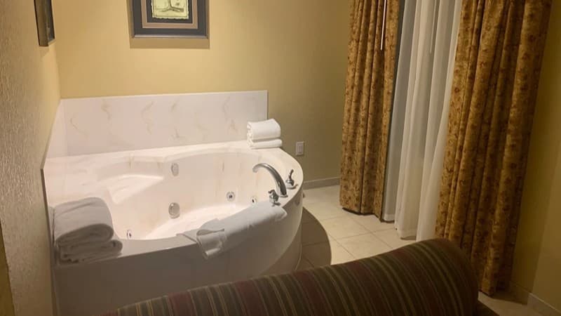 GrandStay Residential Suites Hotel Faribault Jacuzzi room