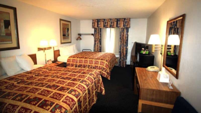 Norwood Inn & Suites Roseville hotel photo 4