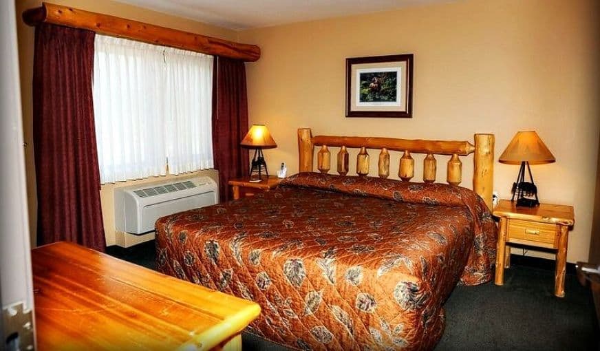 Pine Peaks Lodge and Suites hotel photo 2