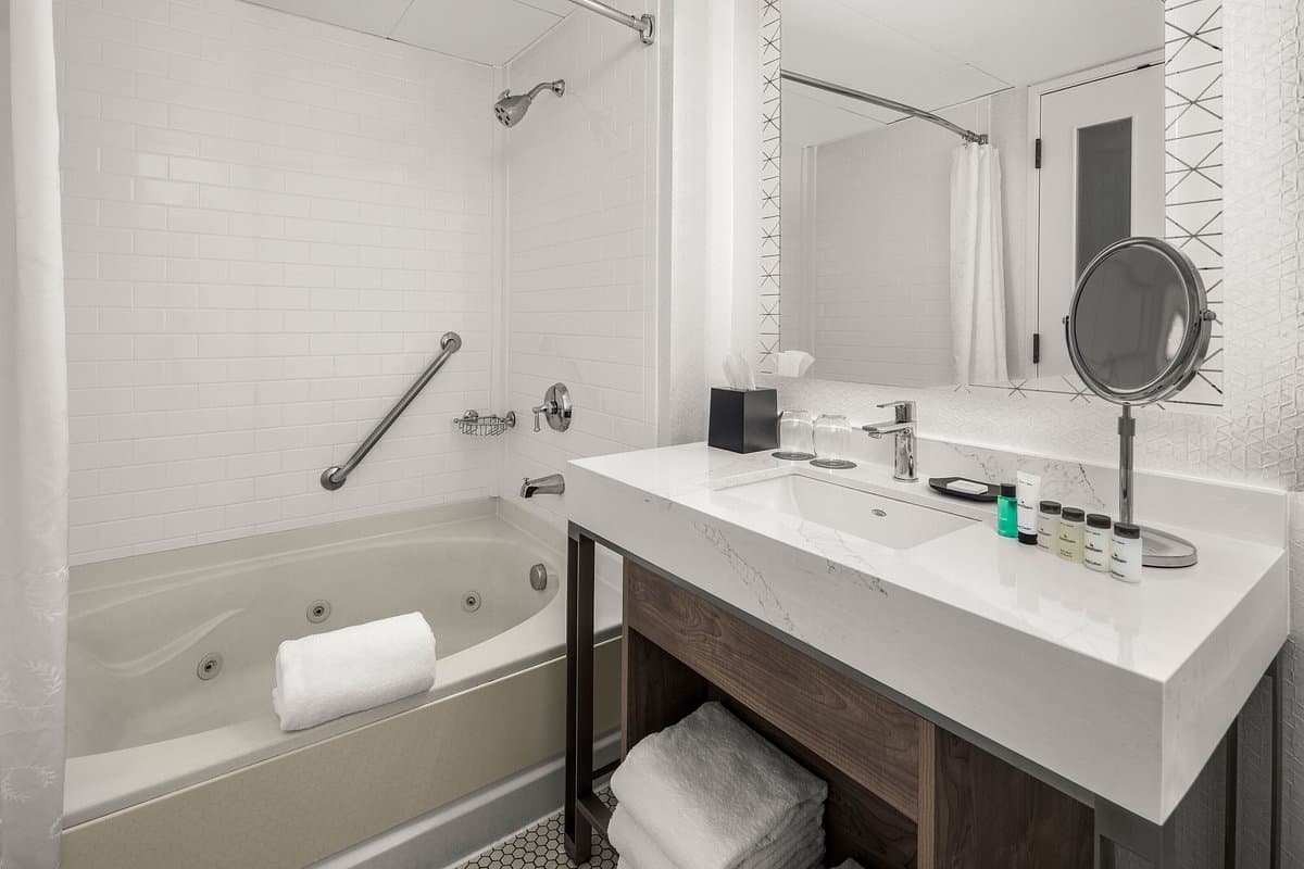 Sheraton Duluth Hotel Jacuzzi room