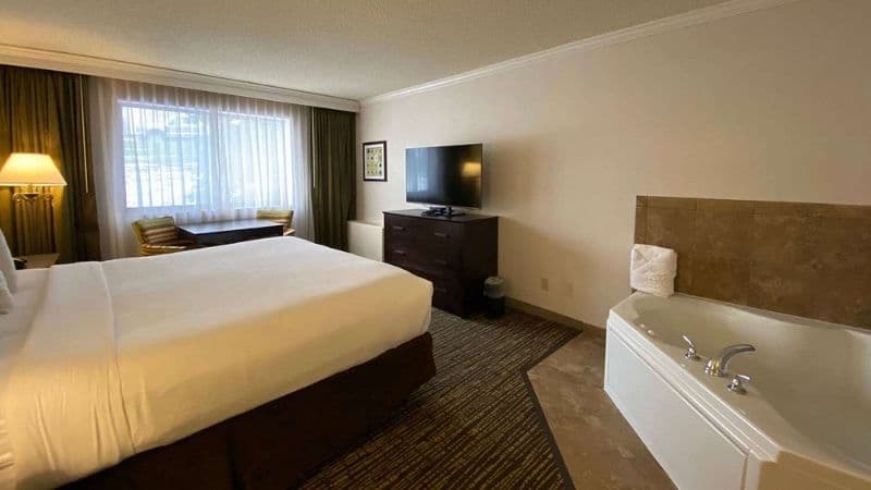 Wyndham Minneapolis South/Burnsville Jacuzzi room