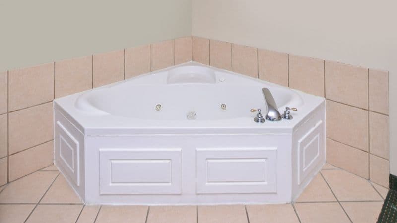 Americas Best Value Inn Wiggins Jacuzzi room