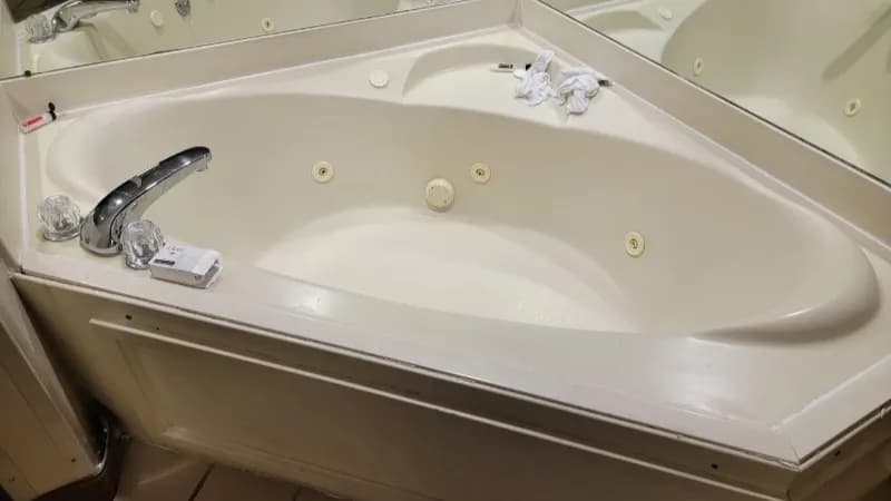 Baymont by Wyndham Jackson/Ridgeland Jacuzzi room