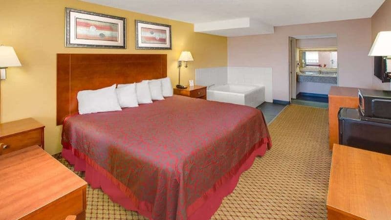Days Inn by Wyndham Gulfport hotel photo 2