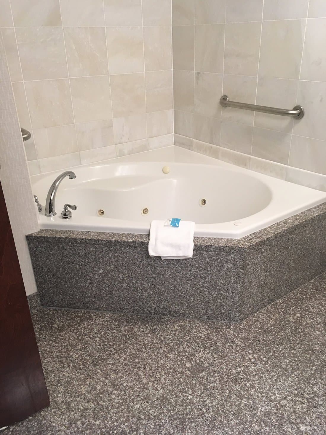 Drury Inn & Suites Meridian Jacuzzi room