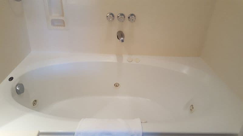 Edgewater Inn Jacuzzi room