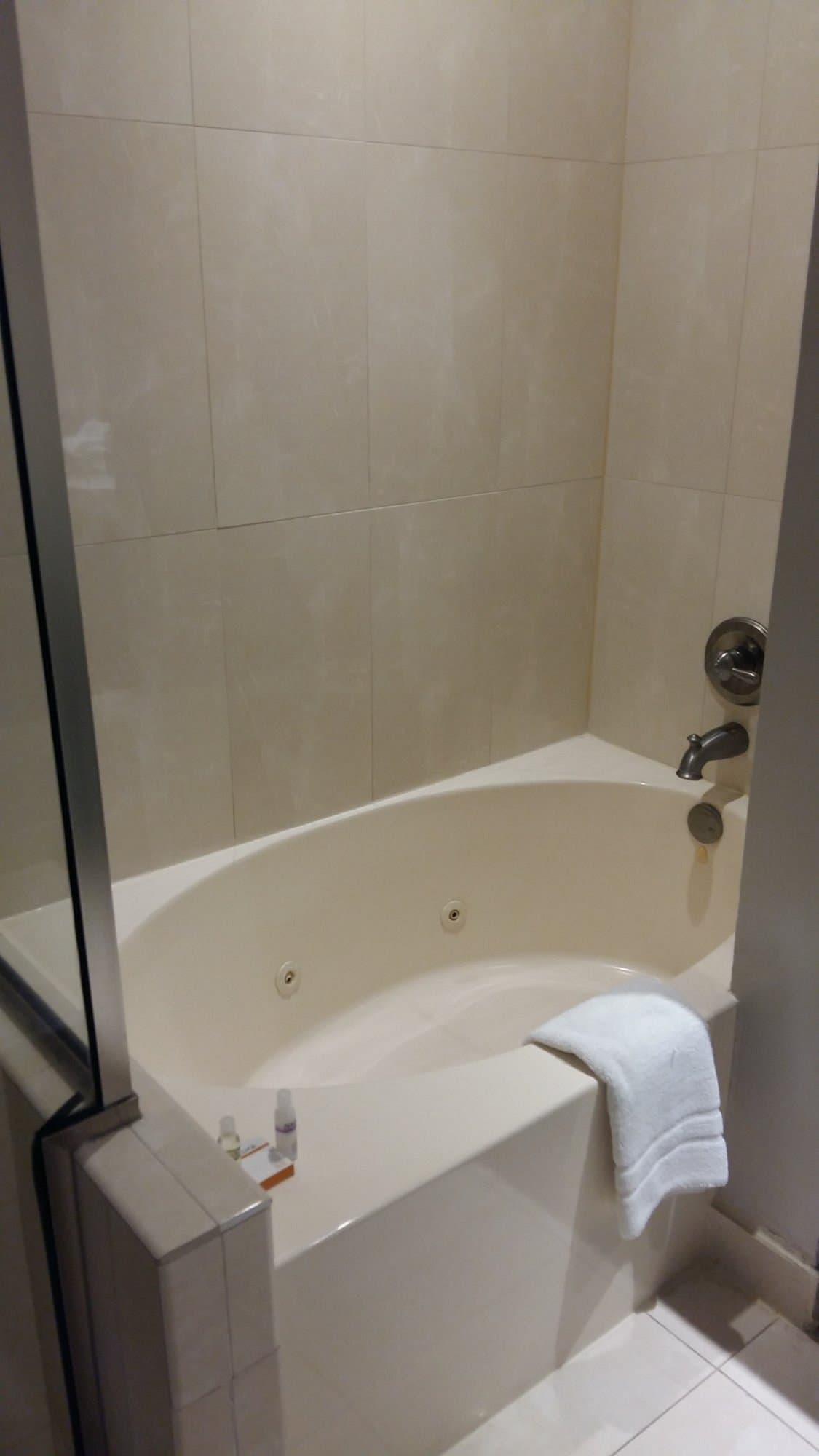 Harlow’s Casino Resort & Spa Jacuzzi room