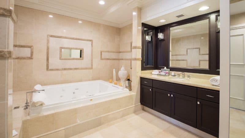 Harrah’s Gulf Coast Jacuzzi room