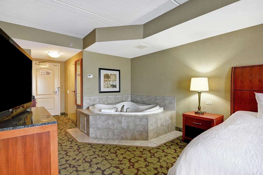 Hilton Garden Inn Hattiesburg Jacuzzi room