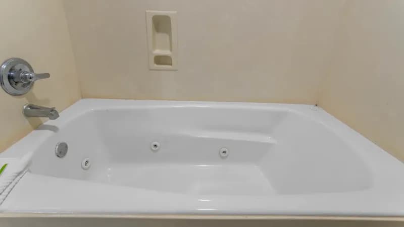 Magnolia Inn of Gautier Jacuzzi room