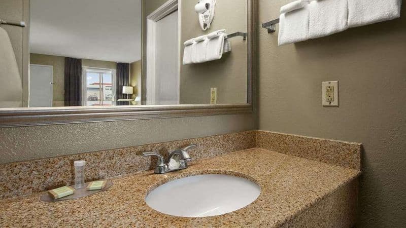 Super 8 by Wyndham Tupelo Airport hotel photo 3