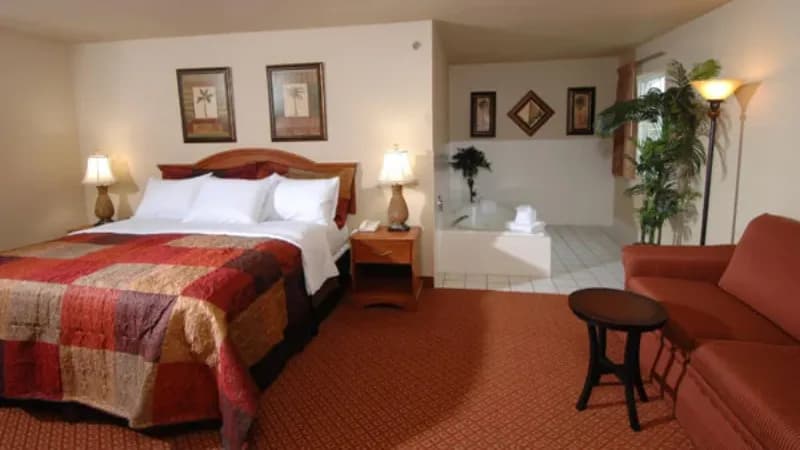 All American Inn & Suites Jacuzzi room