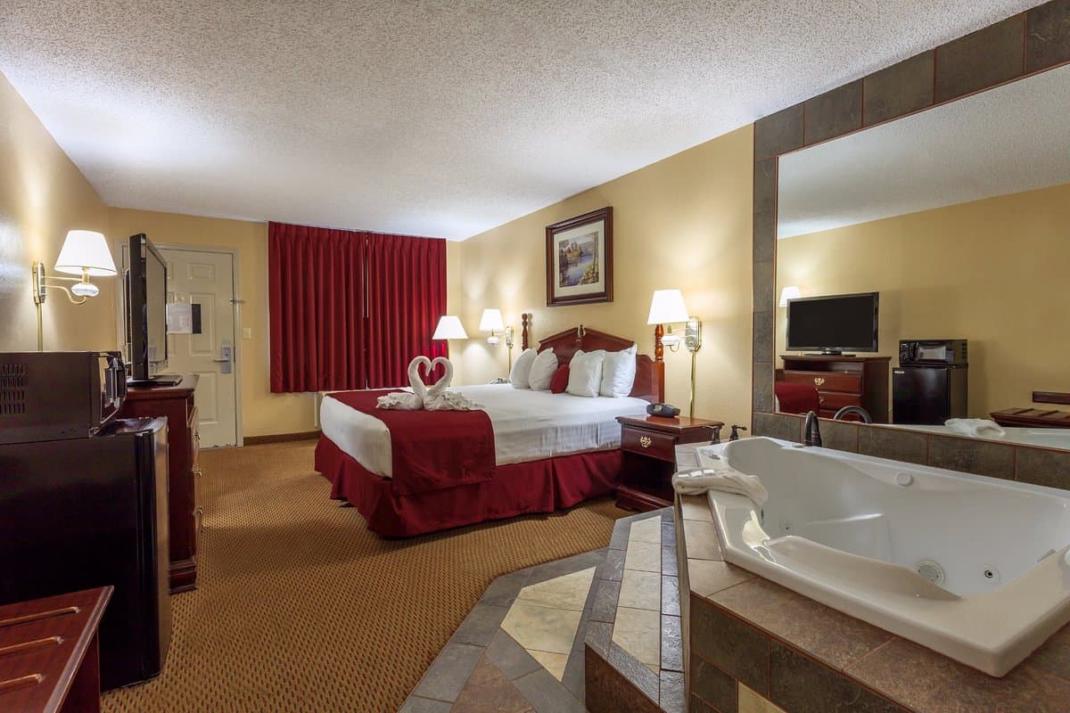 Angel Inn Central Jacuzzi room