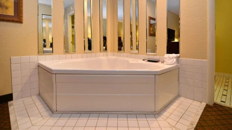 Best Western Coach House Jacuzzi room