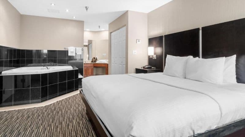 Best Western Courtview Hotel Jacuzzi room