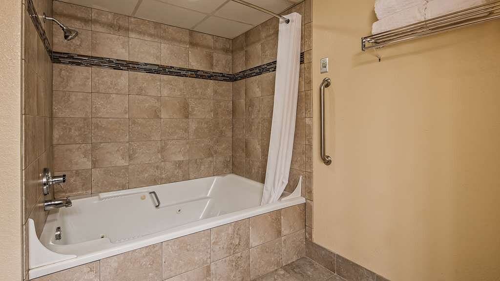 Best Western Music Capital Inn Jacuzzi room