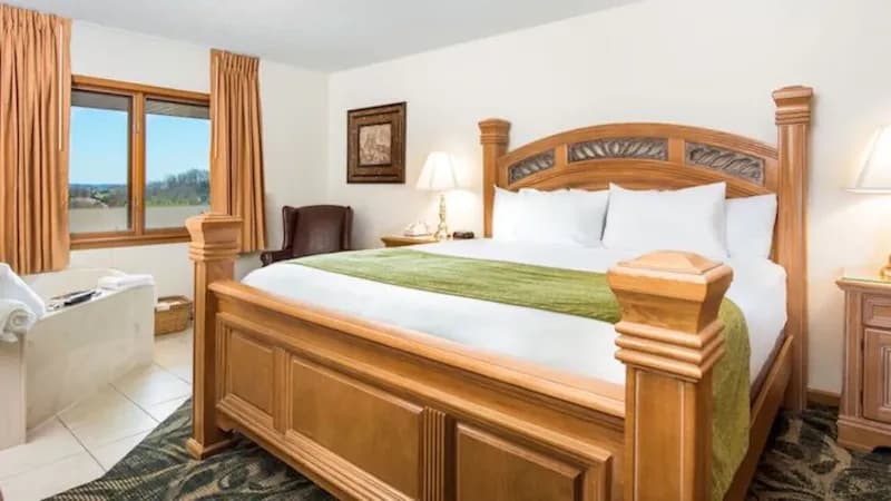 Branson’s Best Jacuzzi room