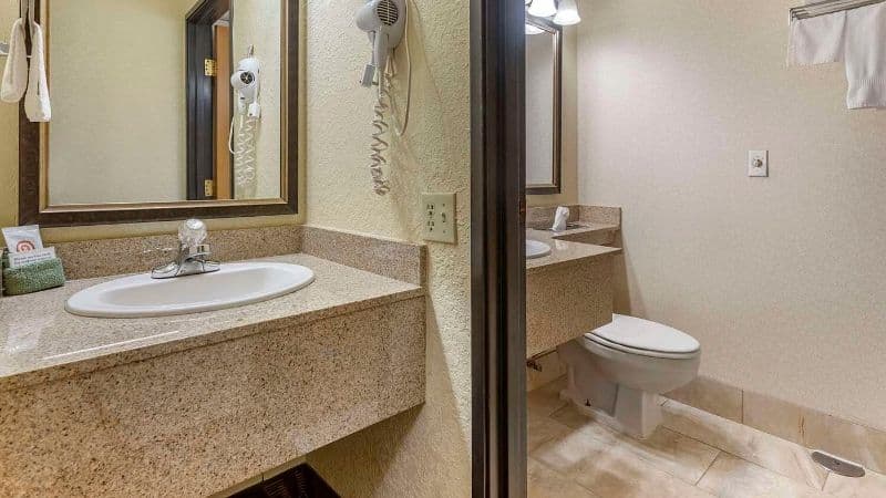 Comfort Inn at Thousand Hills hotel photo 3