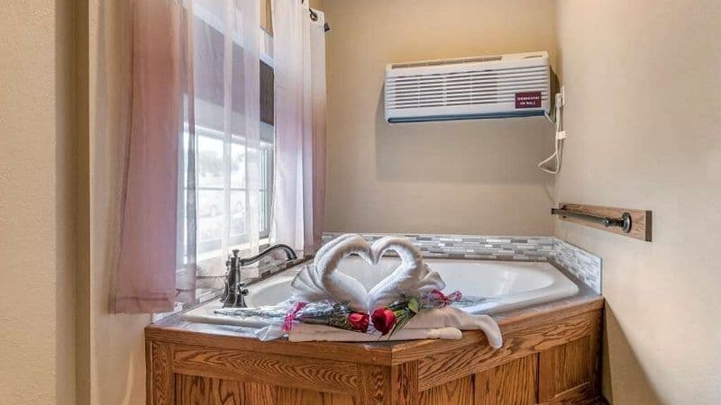 Comfort Inn Warrensburg Station Jacuzzi room